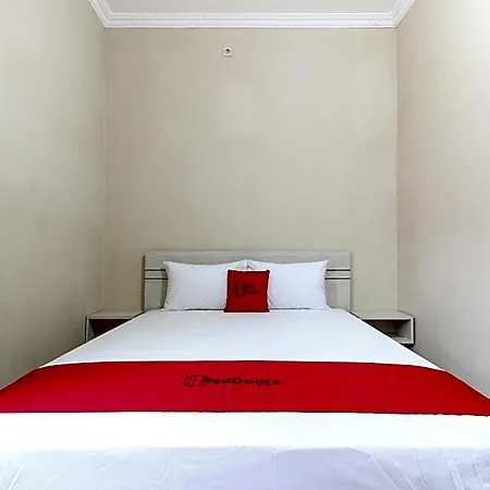 RedDoorz near Sheikh Zayed Surakarta-2